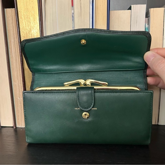 Buxton - Vintage Trifold Green Leather Wallet - Picture 5 of 16